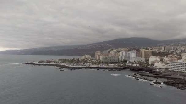 Tenerife的Garachico的便盆 多云的下午的空中风景 — 图库视频影像