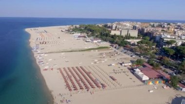 Soverato kıyı şeridi, Calabria 'nın hava manzarası..