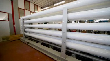 Bitki atölyesinde su arıtma filtresi ekipmanı.