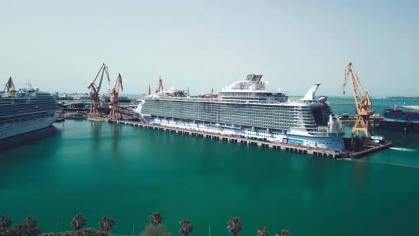 加的斯 西班牙 2023年4月8日 在加的斯港的游轮 — 图库视频影像