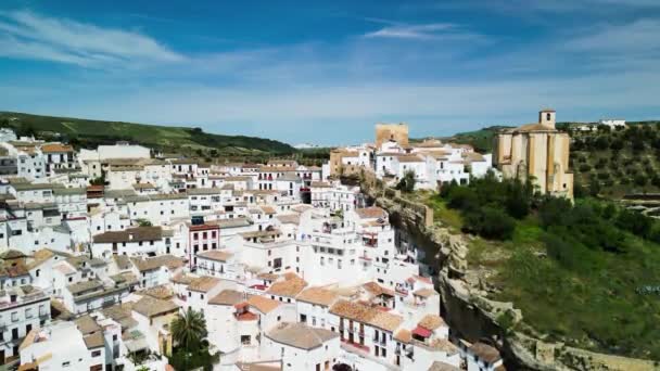 Luchtfoto Van Setenil Las Bodegas Andalusië Het Beroemd Zijn Woningen — Stockvideo