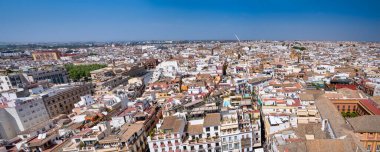 Sevilla siluetinin panoramik hava görüntüsü, Endülüs.