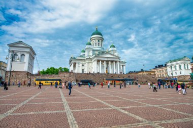 Helsinki, Finlandiya - 3 Temmuz 2017: Güneşli bir yaz gününde Helsinki kenti.