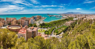 Gibralfaro Kalesi 'nden Malaga' nın panoramik hava görüntüsü.