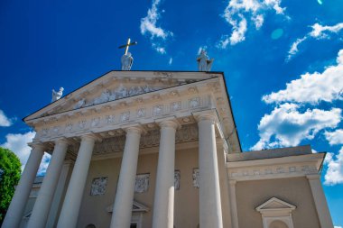 Güneşli bir yaz gününde Vilnius dönüm noktası, Litvanya.