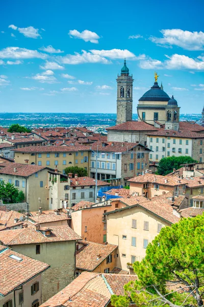 Middeleeuwse Straatjes Gebouwen Van Bergamo Alta Een Zonnige Zomerdag Italië — Stockfoto