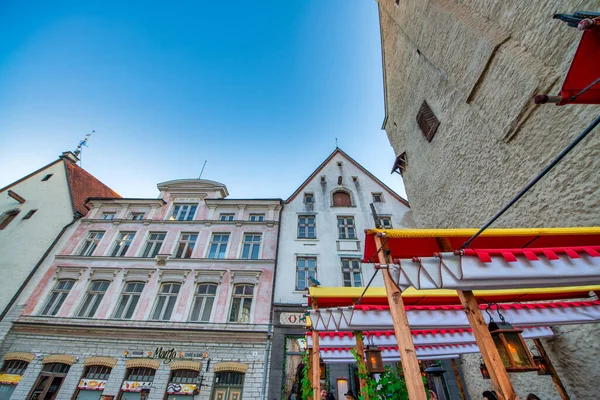 Tallinn Estland Juli 2017 Gater Middelalderbygninger Tallinn Sommeren – stockfoto