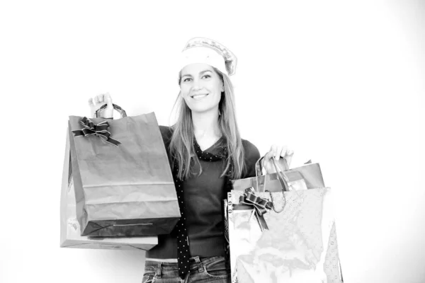 幸せな女性のための多くのバッグを保持クリスマス 隔離された白い背景 — ストック写真