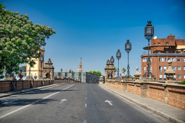 Sevilla Spanya Nisan 2023 Büyük Bir Yolda Şehir Trafiği — Stok fotoğraf