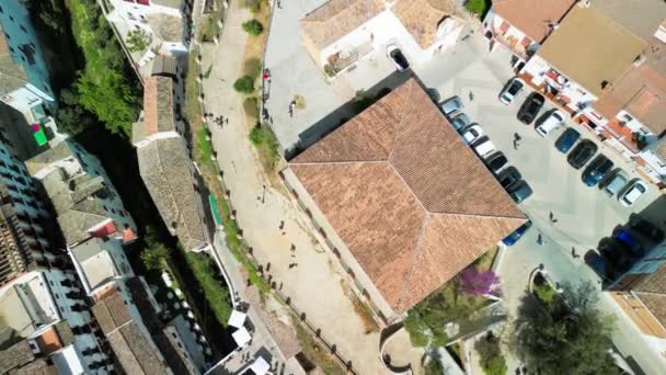 Luchtfoto Van Setenil Las Bodegas Andalusië Het Beroemd Zijn Woningen — Stockvideo