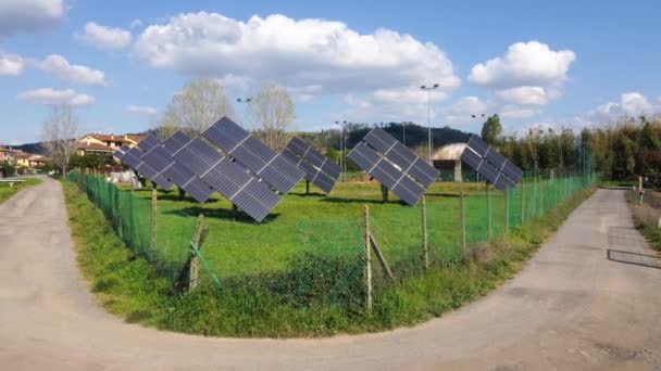 Painéis Solares Região Montanhosa Fontes Energia Ecológicas Ecológicas — Vídeo de Stock