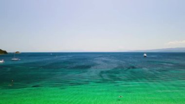 Yunanistan 'da kristal berrak sular.