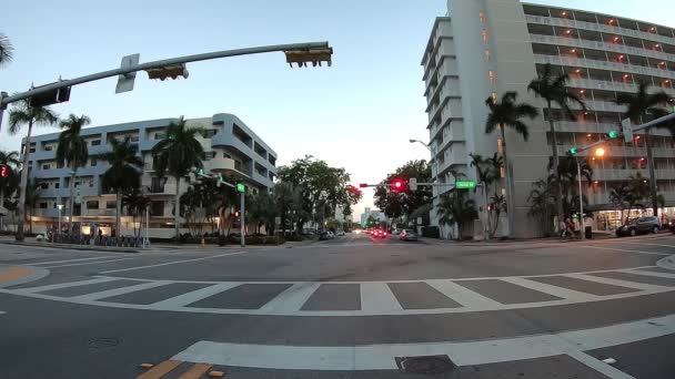 マイアミ 2018年3月30日 マイアミビーチナイトシティ交通 フードからの眺め 市は毎年2000万人を集めている — ストック動画