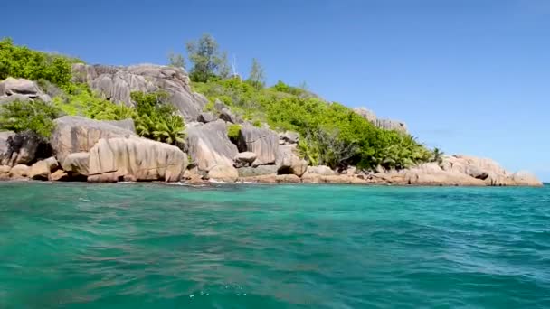 浜辺のセイシェル岩 — ストック動画