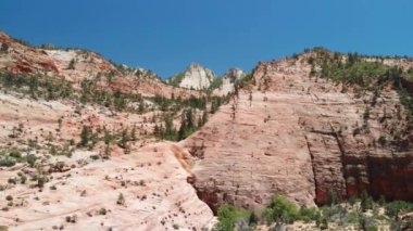 Zion Canyon Ulusal Parkı 'nın içi, yaz mevsiminde İHA' dan görüldü..