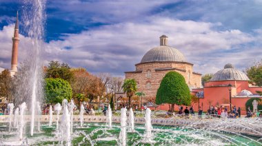 ISTANBUL - 24 Ekim 2014: Sultanahmet 'te Ayasofya Sofya büyük bir kent simgesidir