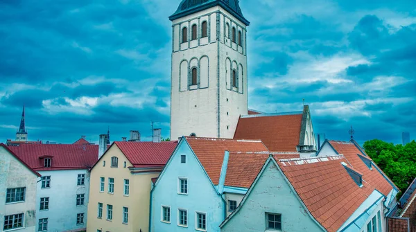 Kostel Mikuláše Barevné Budovy Tallinn Old Town Estonsko — Stock fotografie