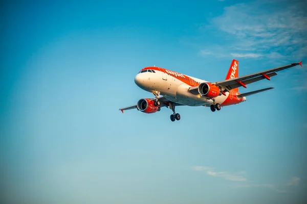 Скиатос Греция Июля 2023 Года Самолет Easyjet Прибывает Аэропорт Скиатоса — стоковое фото