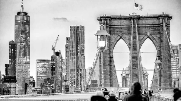 Γέφυρα Του Μπρούκλιν Στο Ηλιοβασίλεμα Και Downtown Manhattan Φώτα Νέα — Φωτογραφία Αρχείου