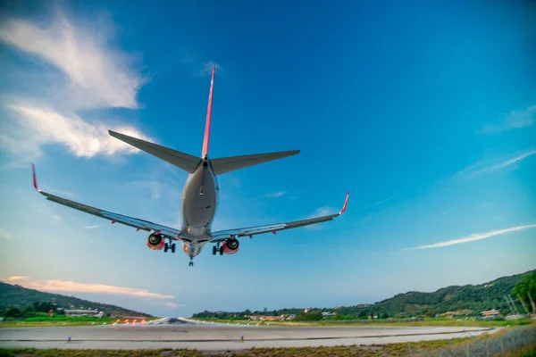 Avião Que Chega Aeroporto Skiathos — Fotografia de Stock