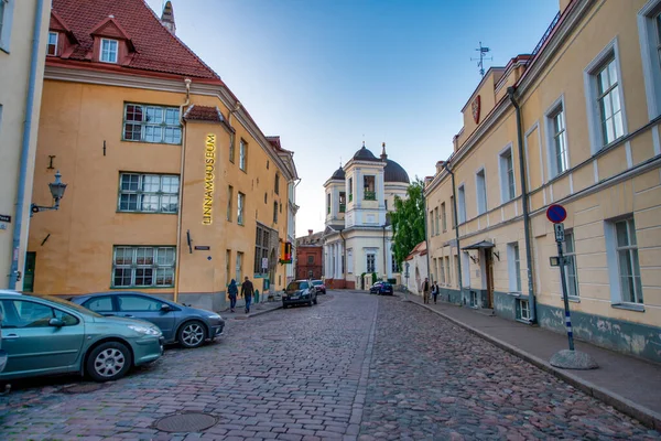 爱沙尼亚塔林 2017年7月14日 夏天塔林的街道和中世纪建筑 — 图库照片