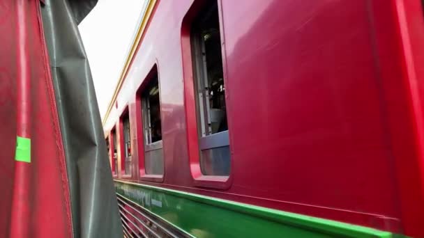 Maeklong Thailand December 2019 Maeklong Railway Market Berömd Turistattraktion — Stockvideo