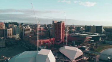 Adelaide ufuk çizgisinin panoramik günbatımı görüntüsü, Güney Avustralya.