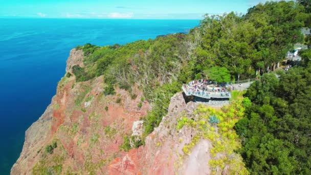 Tourists Enjoy Viewpoint Cabo Girao Madeira Coastline Portugal Aerial View — Vídeo de Stock