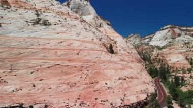 Usa 'daki Zion Ulusal Parkı' nın doğa manzarası. İnanılmaz dağ ve kanyonun havadan görünüşü.