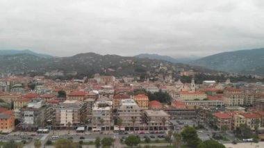 Bulutlu bir günde Chiavari 'nin gökyüzü manzarası, Liguria, İtalya.