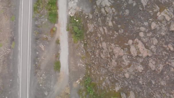 Luftaufnahme Von Fluss Und Brücke Island Einem Bewölkten Sommertag — Stockvideo