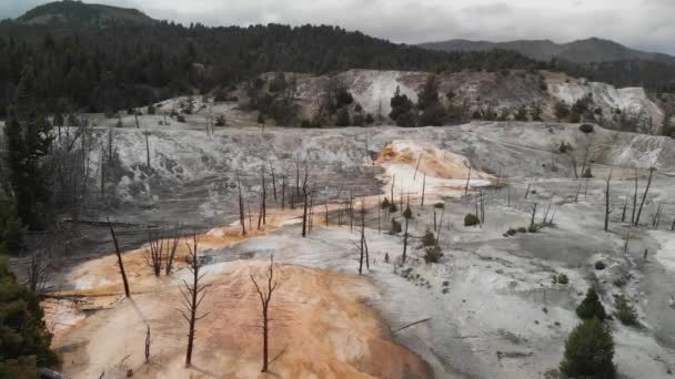Mammoth Hot Springs Yellowstone National Park Overhead Aerial View Sky — Stock Video