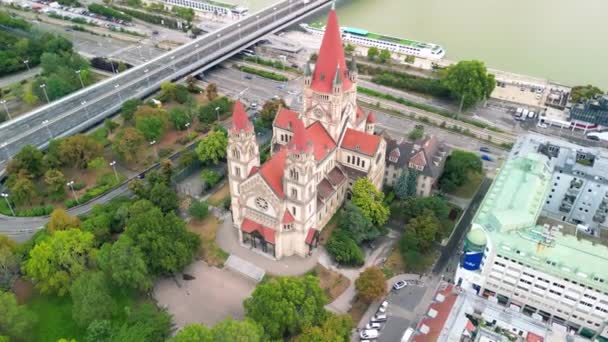 Зовнішній Вигляд Церкви Святого Франциска Ассізького Віденського Пейзажу Австрія — стокове відео