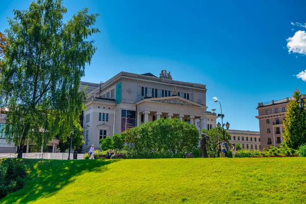 Riga Lotyšsko Července 2017 Městský Park Riga Pamětihodnosti Slunečného Letního — Stock fotografie