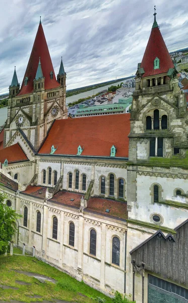Ulkoinen Ilmakuva Pyhän Fransiskus Assisilaisen Kirkosta Wienin Kaupunkikuvasta Itävalta — kuvapankkivalokuva