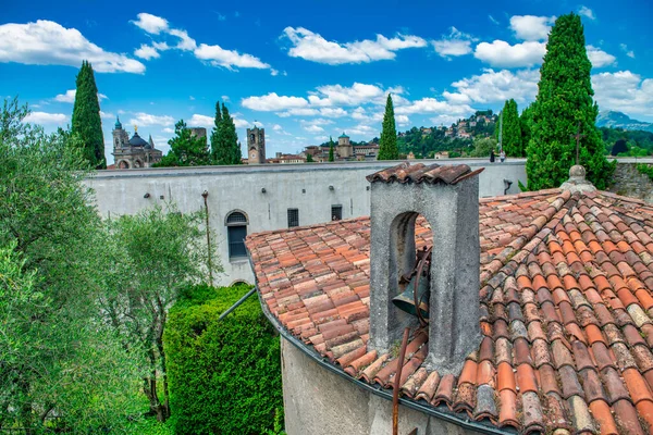 Medeltida Gator Och Byggnader Bergamo Alta Solig Sommardag Italien — Stockfoto