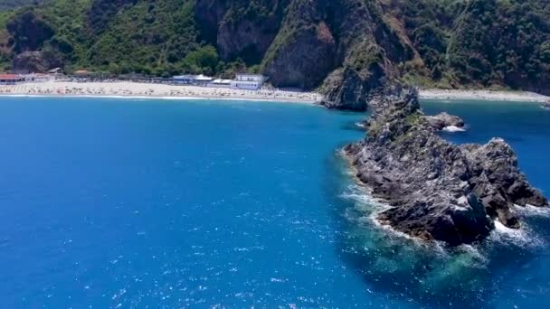Plage de Tonnara à Palmi, Calabre. Coucher de soleil panoramique vue aérienne en saison estivale .