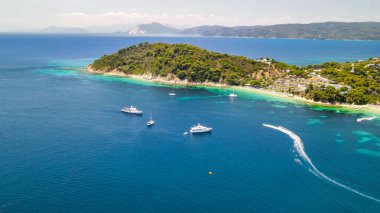 Yunanistan 'ın Skiathos kentindeki Koukounaries Sahili' nin inanılmaz hava manzarası