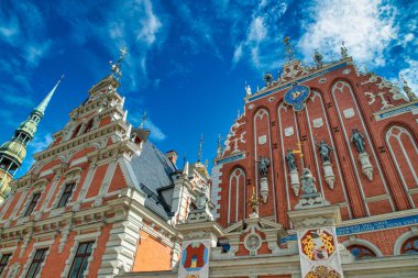 Riga sokakları ve ortaçağ binaları, Letonya.