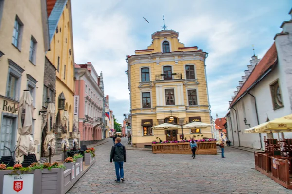 Tallinn Estland Juli 2017 Gater Bygninger Tallinn Overskyet Sommerdag – stockfoto