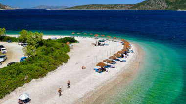 Yunanistan 'ın Alonissos kentindeki Agios Dimitrios Plajı' nın hava manzarası.