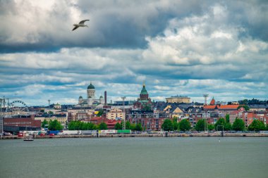 Helsinki, Finlandiya - 5 Temmuz 2017: Şehir denizden ufuk çizgisi.
