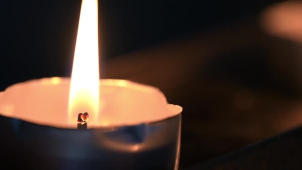 Lumière Des Bougies Dans Une Église Gros Plan — Video