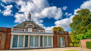 Yazın Londra Hyde Parkı.