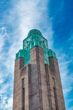 Helsinki, Finlandiya - 3 Temmuz 2017: Güneşli bir yaz gününde Helsinki merkez tren istasyonu.