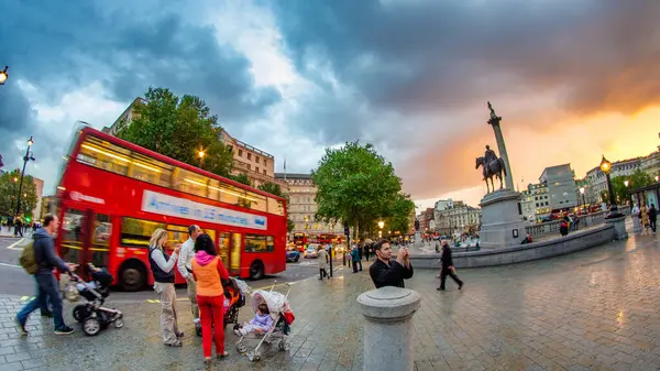 Londen September 2012 Dubbeldekker Rode Bus Door Straten Van Stad — Stockfoto