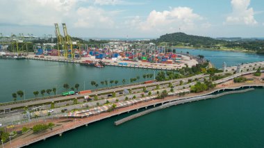 Sentosa Sahili, Singapur. Güneşli bir günde sahil ve kıyı manzarası.