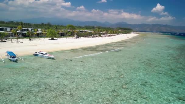 Úžasný Letecký Pohled Pobřeží Gili Meno Slunečného Dne Indonésie — Stock video