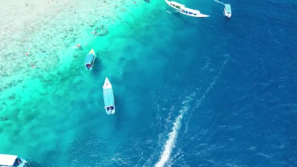 晴れた日のインドネシアのギリメノー海岸の素晴らしい空中ビュー — ストック動画