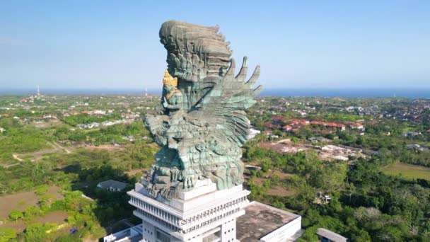 Geweldige Luchtfoto Van Patung Garuda Wisnu Kencana Bali Indonesië — Stockvideo